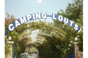 camping-loutsa_einfahrt.jpg